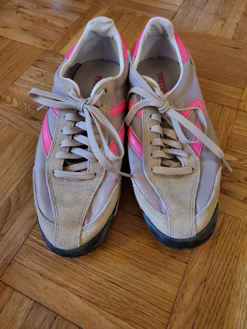 Tretorn Beige Sneakers with Pink Accents